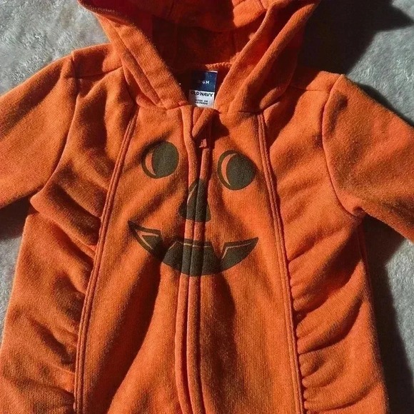 Old Navy - Halloween pumpkin costume romper one piece bunting bag.  Size 3-6 mo - Picture 2 of 4